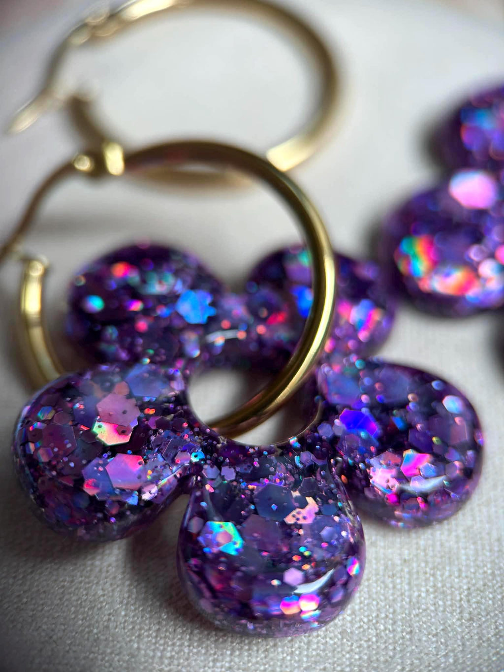 Boucles d'oreilles créoles et pampilles grandes fleurs