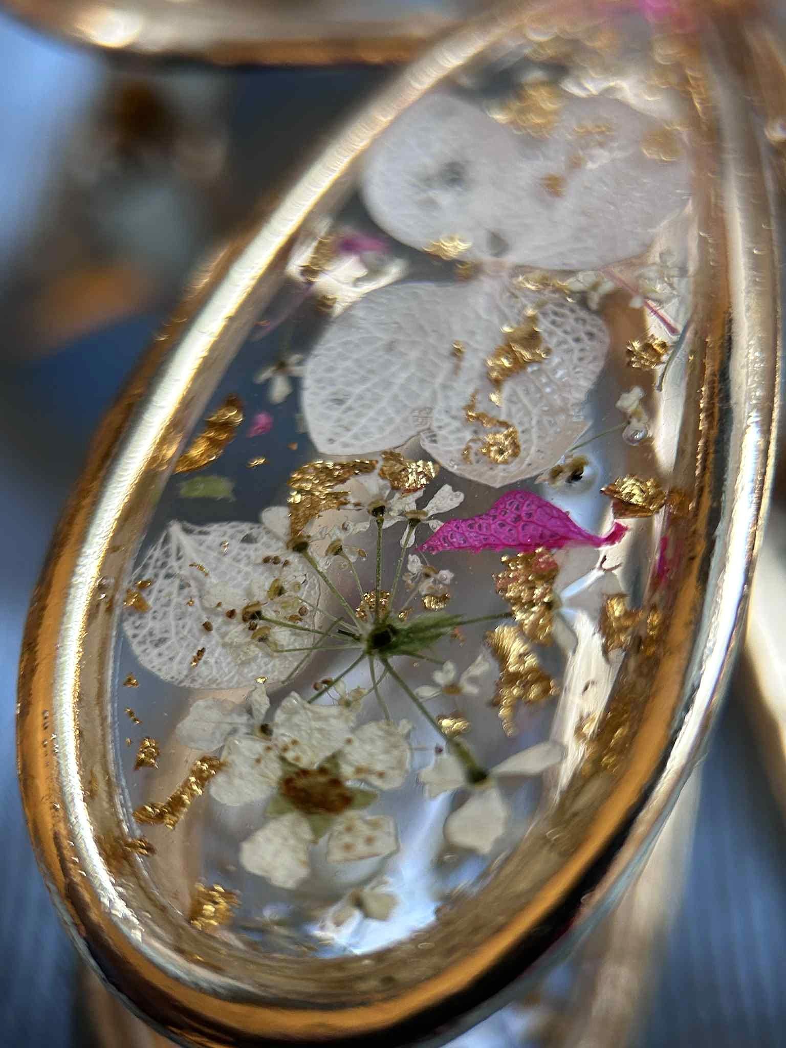 Pince à cheveux en forme de nœud avec fleurs séchées