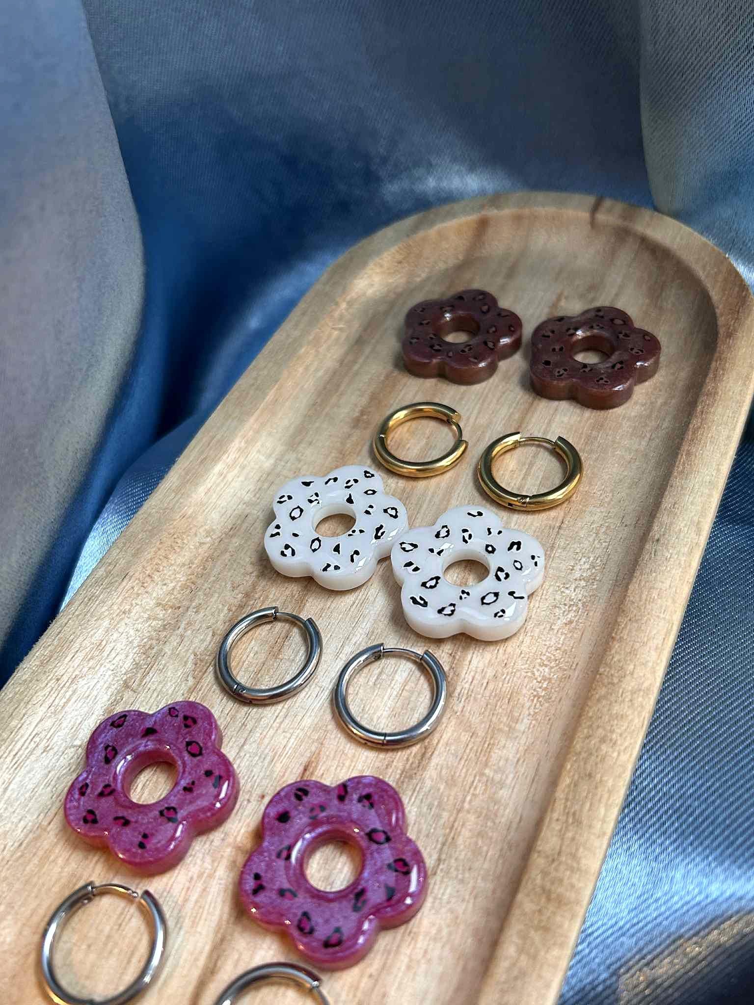 Créoles avec pampilles fleurs modélè leopard - bijoux femme