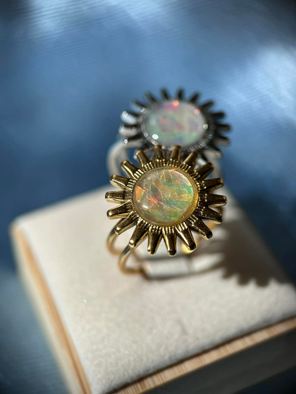 Bague ajustable en forme de soleil - effet holographique