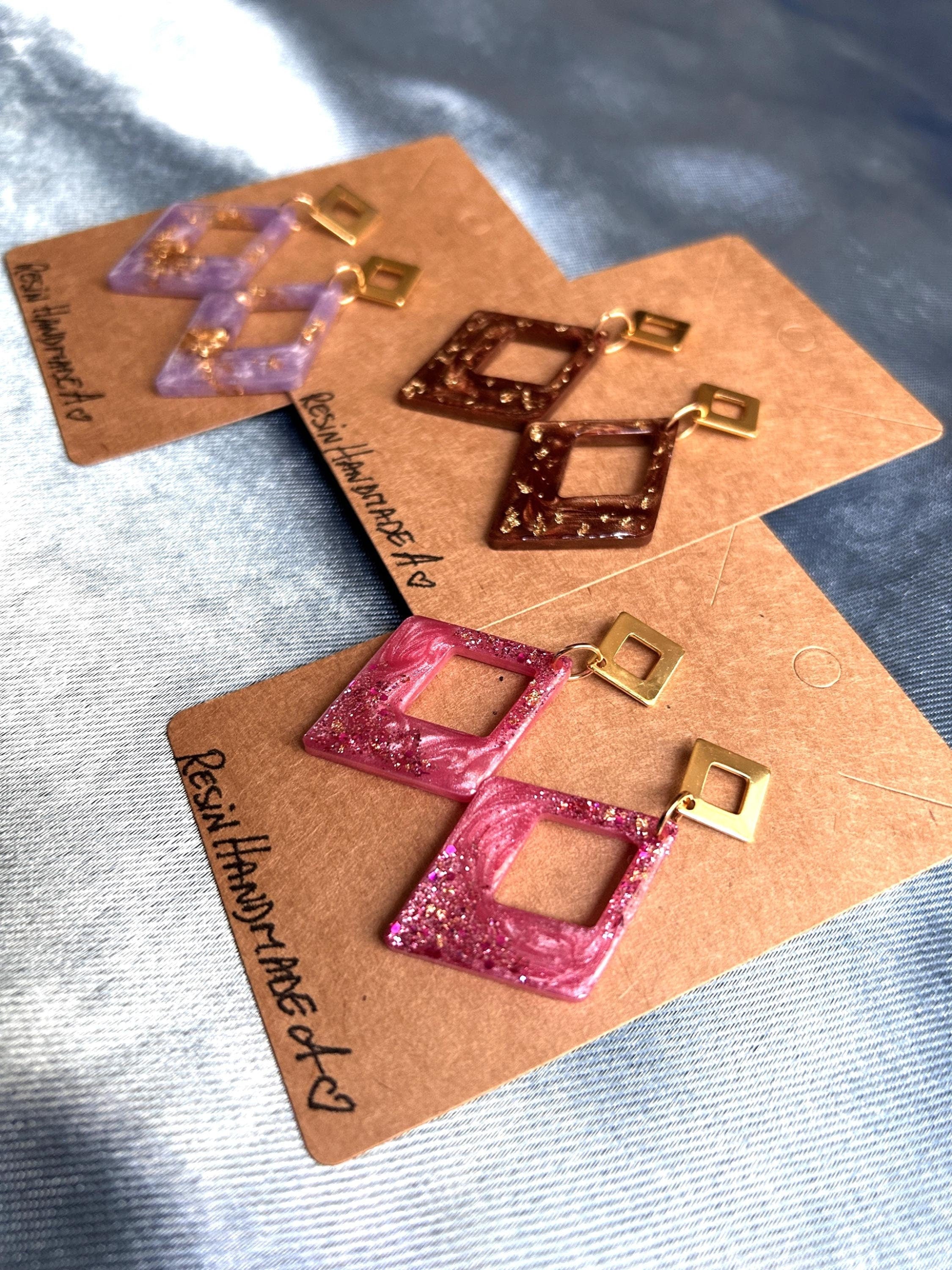 Boucles d'oreilles en forme de losange en résine et paillettes