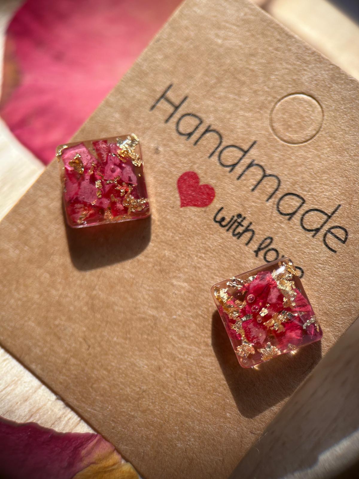 Clous d'oreilles avec petales de roses séchées - puces d'oreilles