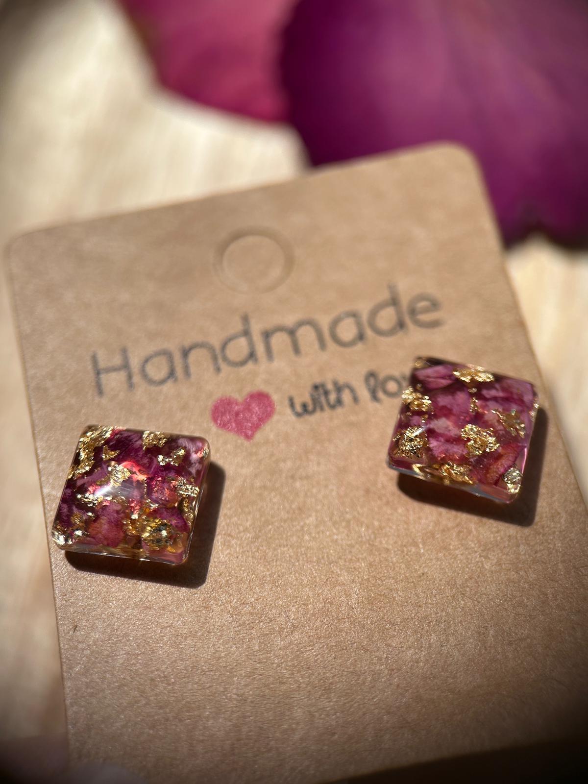 Clous d'oreilles avec petales de roses séchées - puces d'oreilles