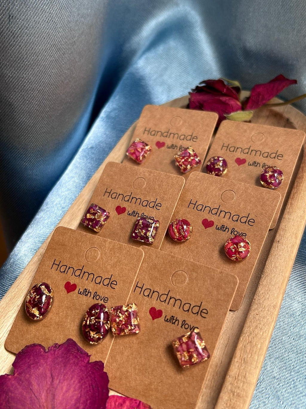 Clous d'oreilles avec petales de roses séchées - puces d'oreilles