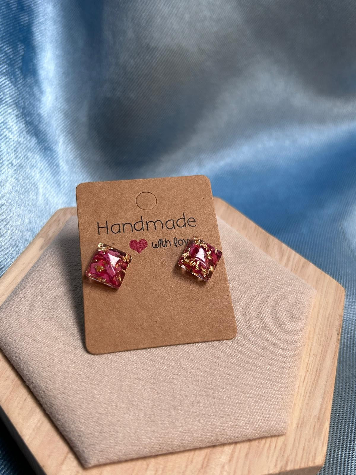 Clous d'oreilles avec petales de roses séchées - puces d'oreilles