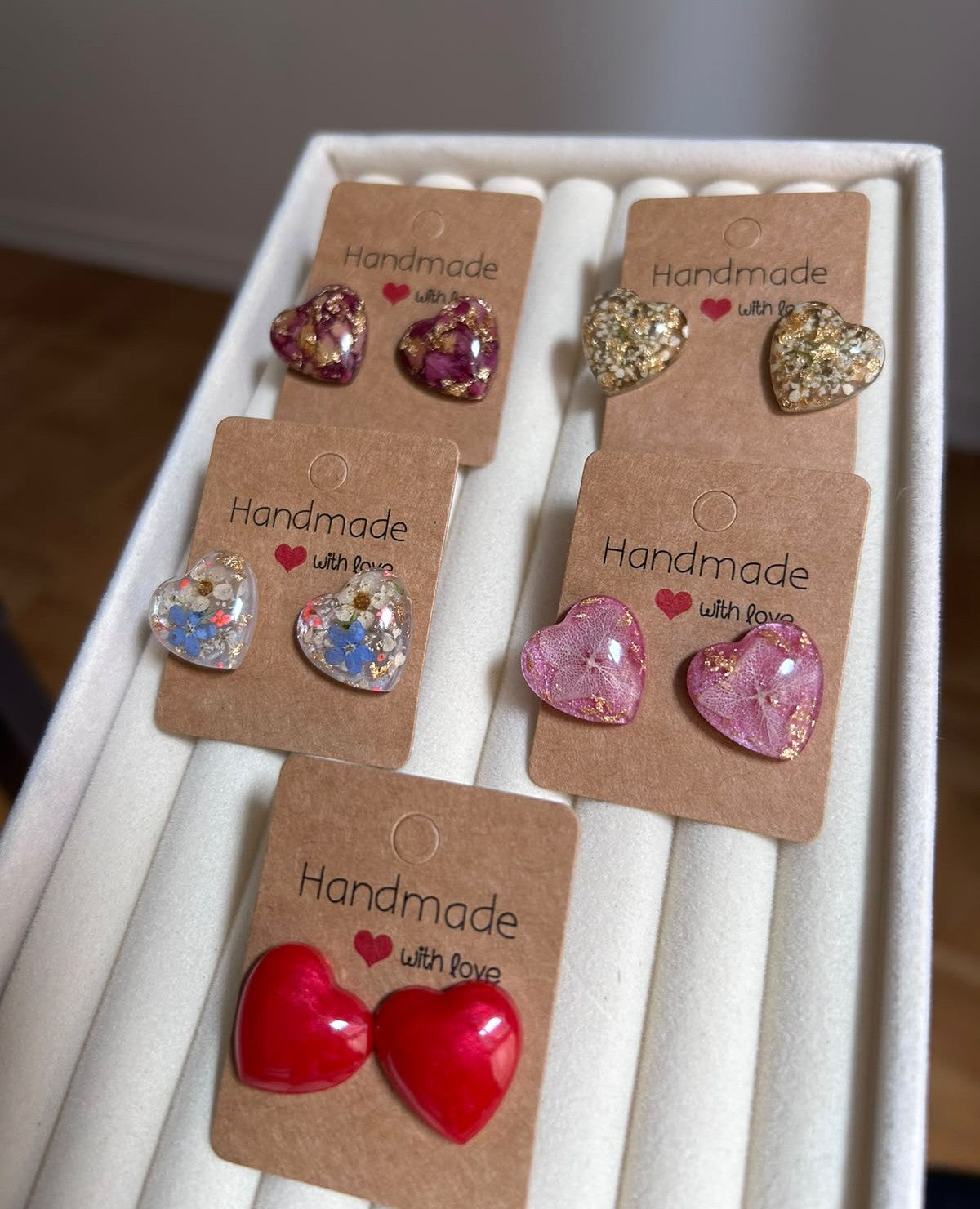 Clous d'oreilles en résine avec fleurs séchées