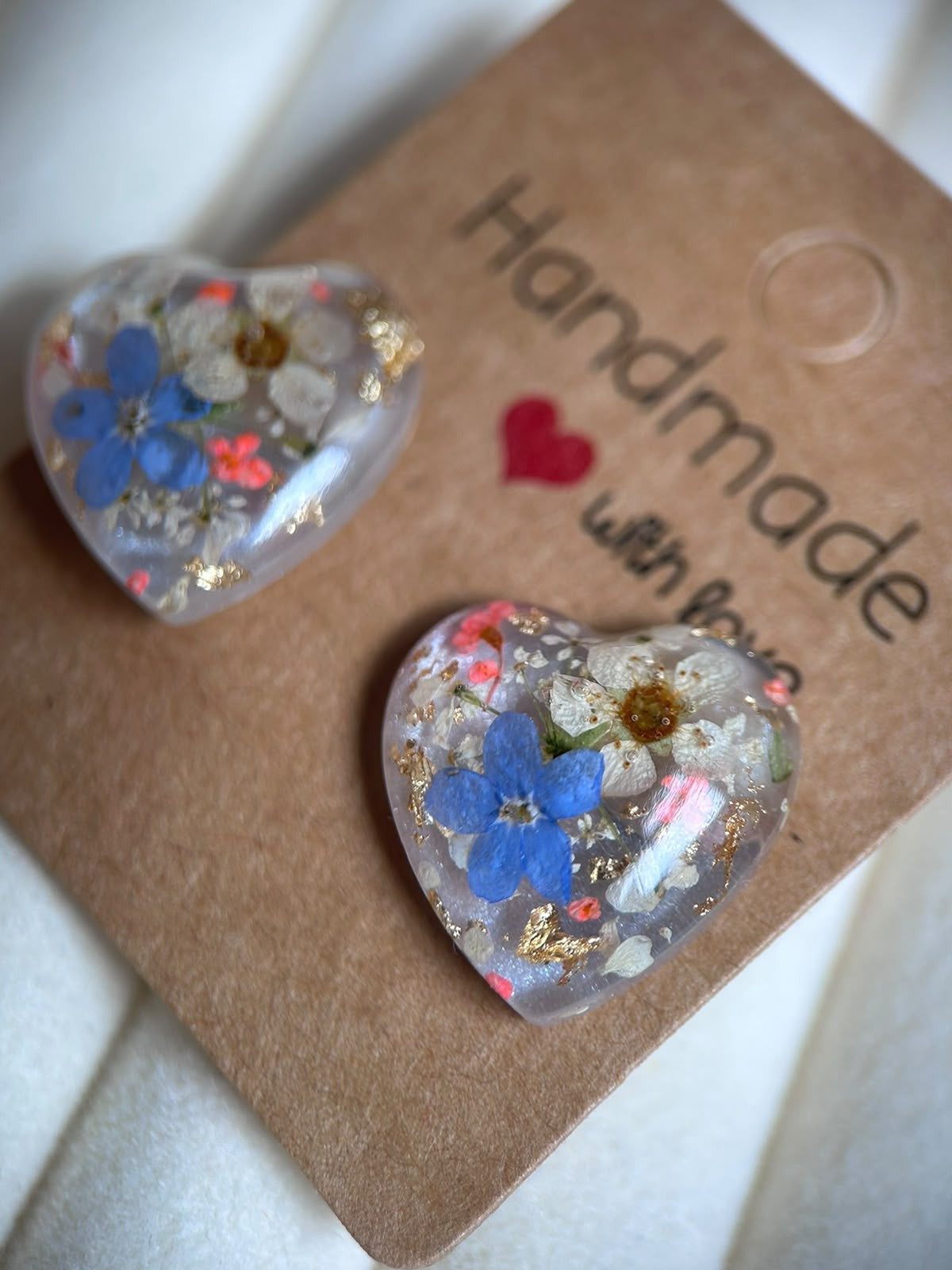 Clous d'oreilles en résine avec fleurs séchées