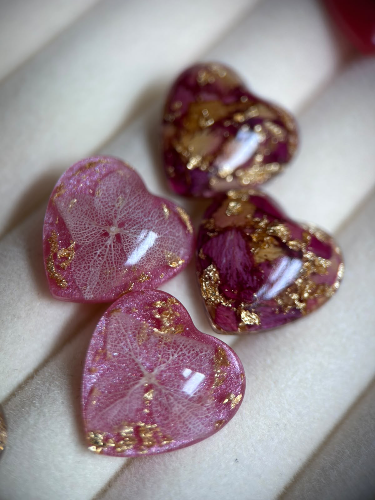 Clous d'oreilles en résine avec fleurs séchées