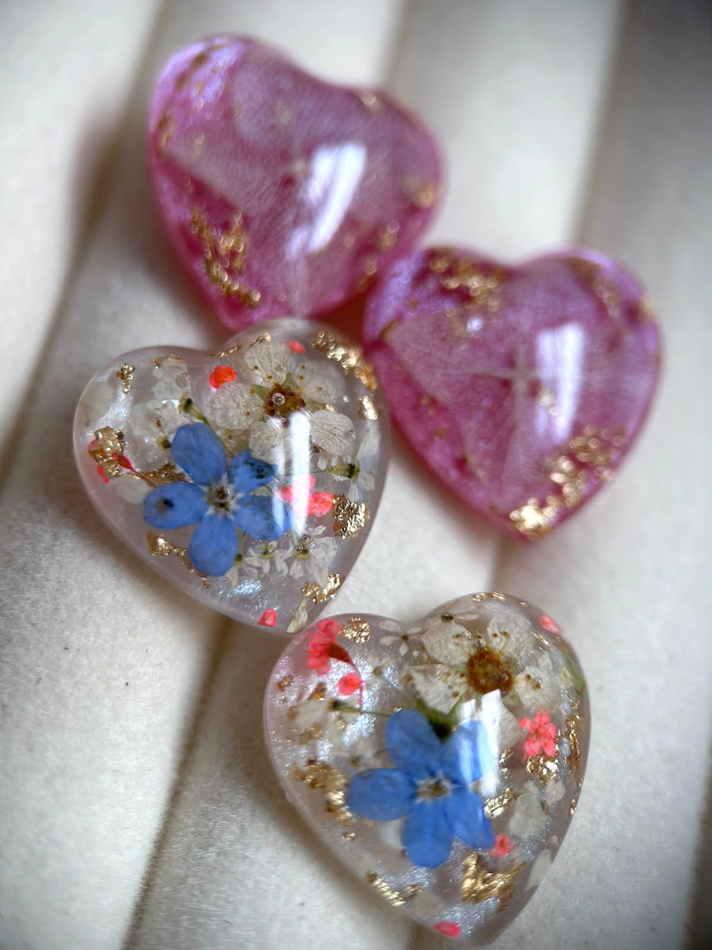 Clous d'oreilles en résine avec fleurs séchées