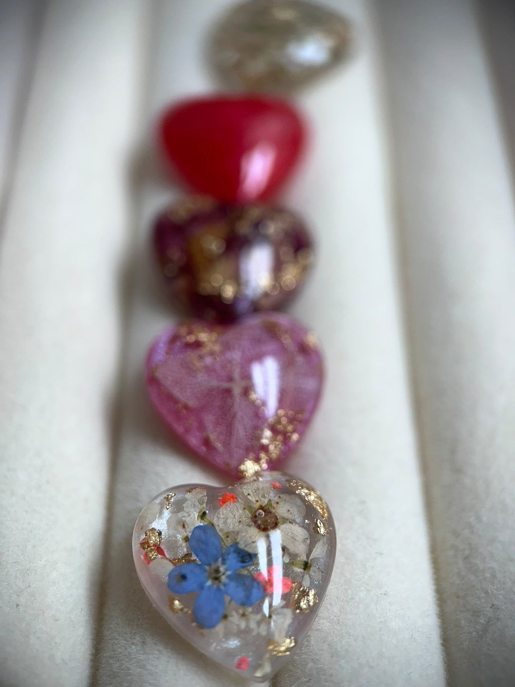 Clous d'oreilles en résine avec fleurs séchées