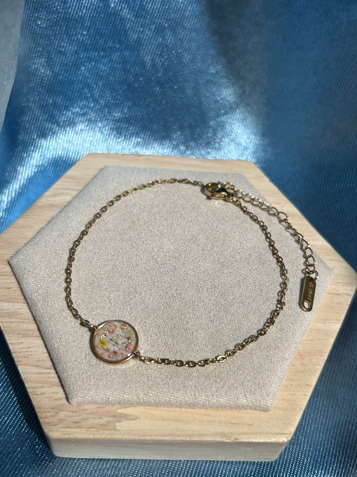 Bracelet doré personalisé - résine, fleurs schées - bracelet souvenir
