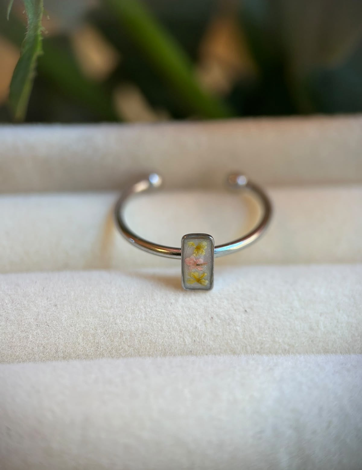 Bague ajustable argenté avec fleurs séchées