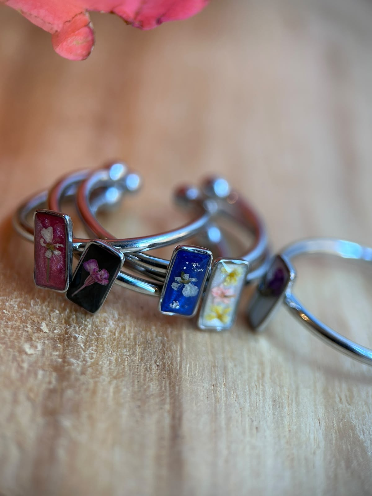 Bague ajustable argenté avec fleurs séchées