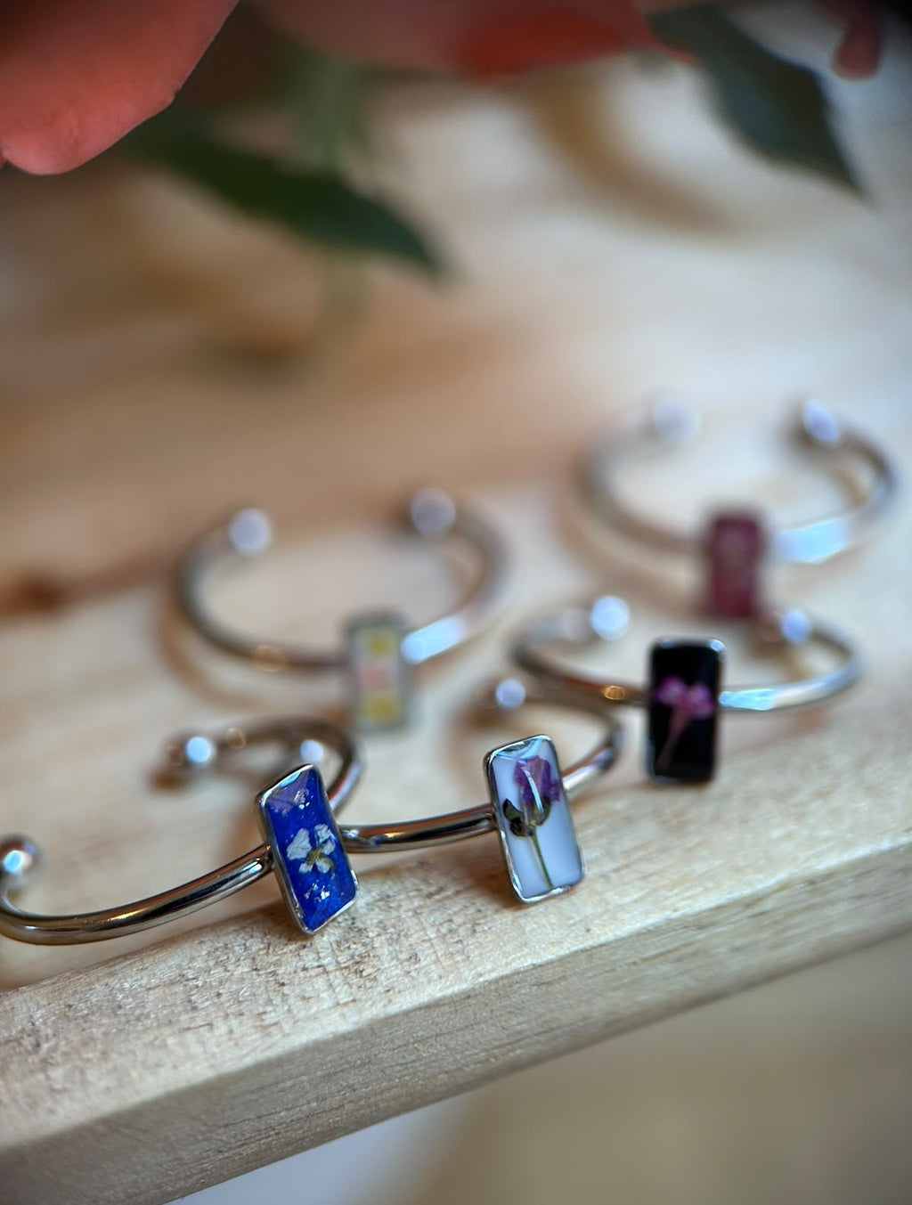 Bague ajustable argenté avec fleurs séchées