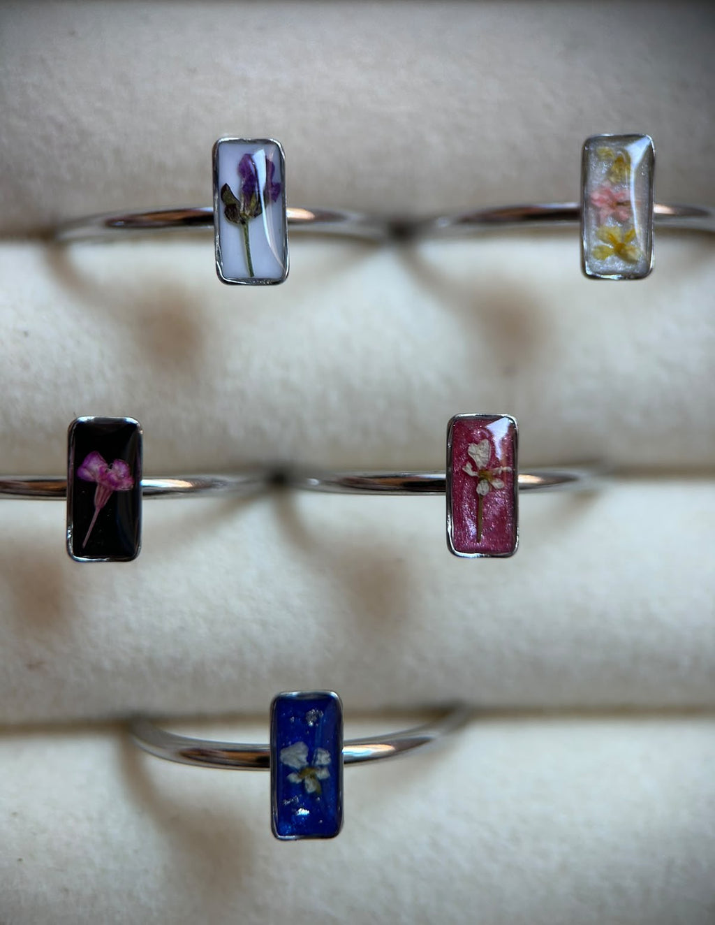 Bague ajustable argenté avec fleurs séchées