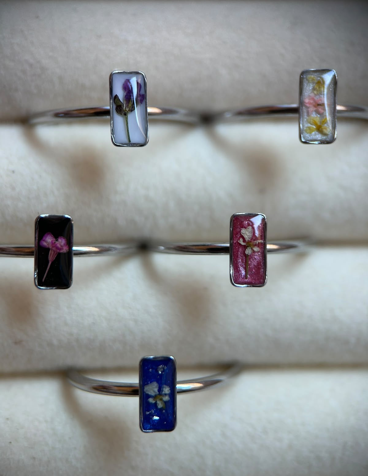 Bague ajustable argenté avec fleurs séchées