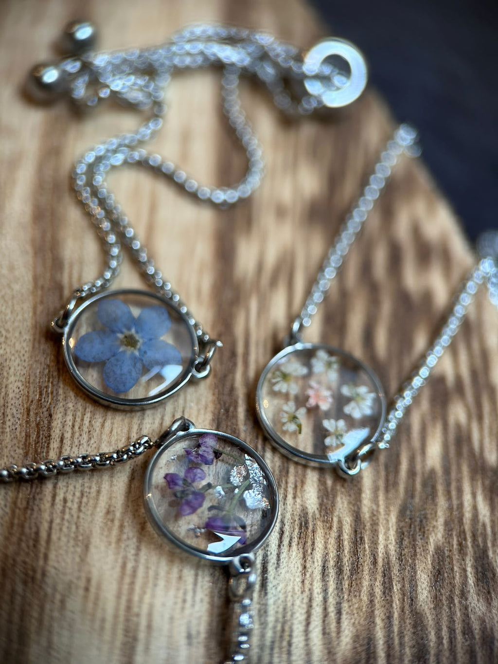 Bracelet argenté ajustable avec fleurs sechées - bijoux femme