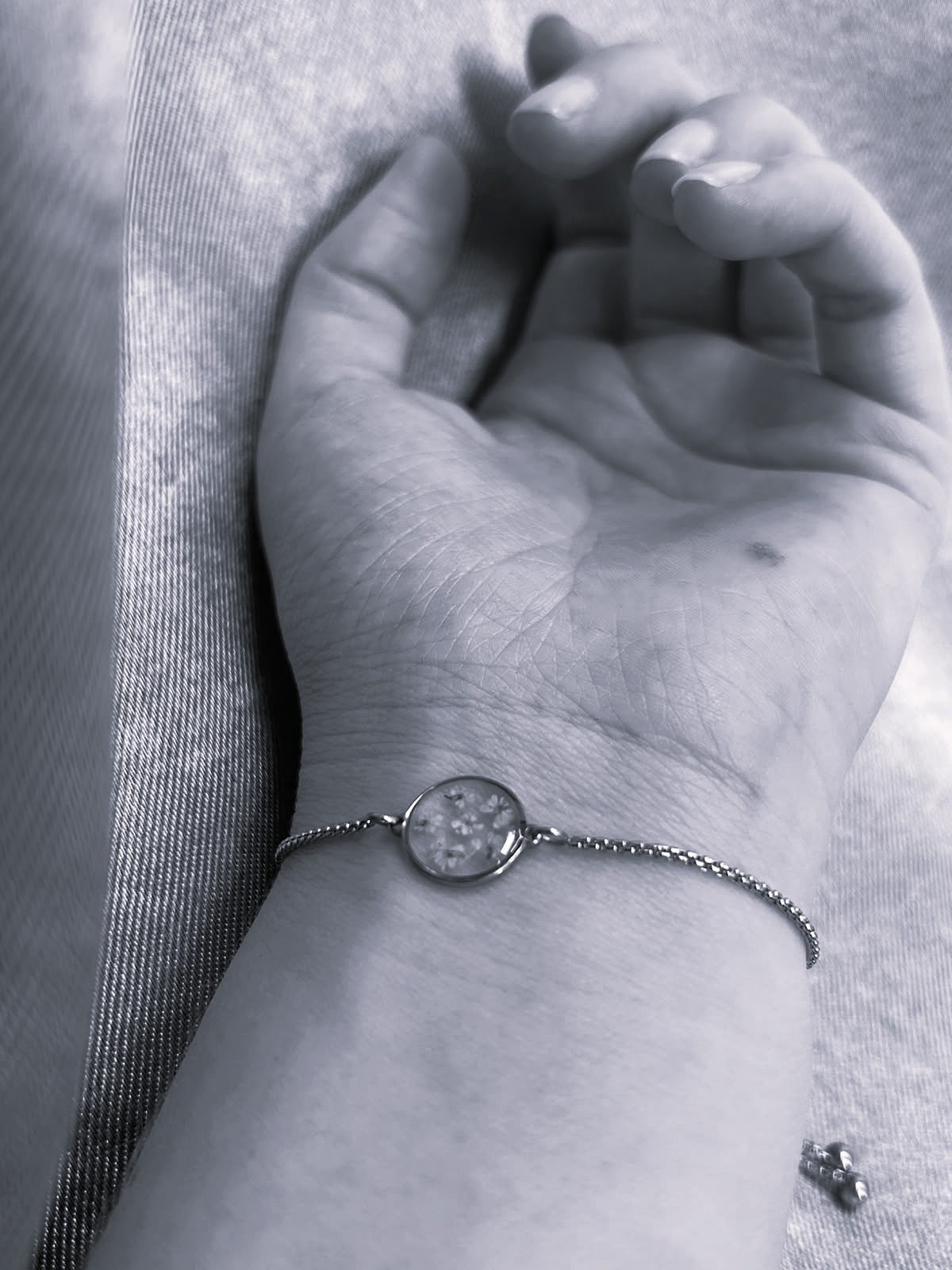 Bracelet argenté ajustable avec fleurs sechées - bijoux femme