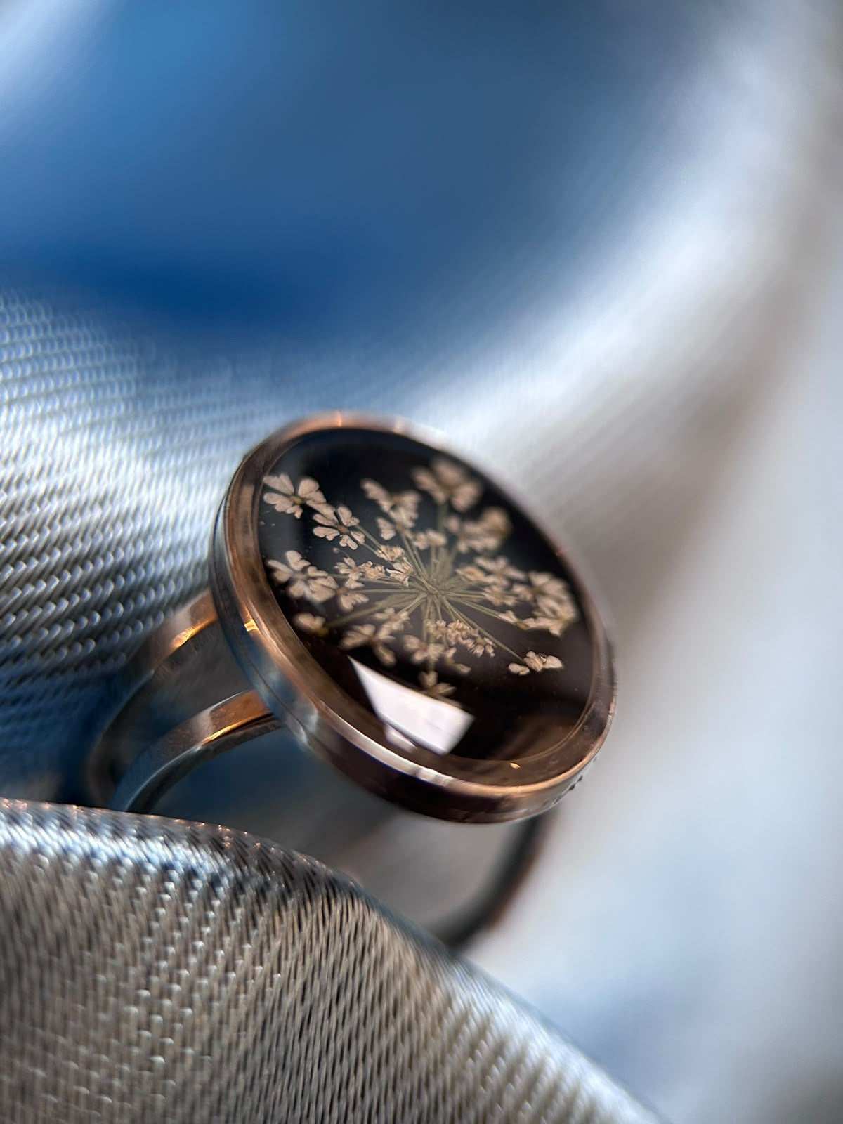 Bague ajustable argenté avec des vraies fleurs séchées