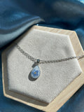Collier argenté avec pendentif en forme de goutte - fleurs séchées - un cadeau idéal