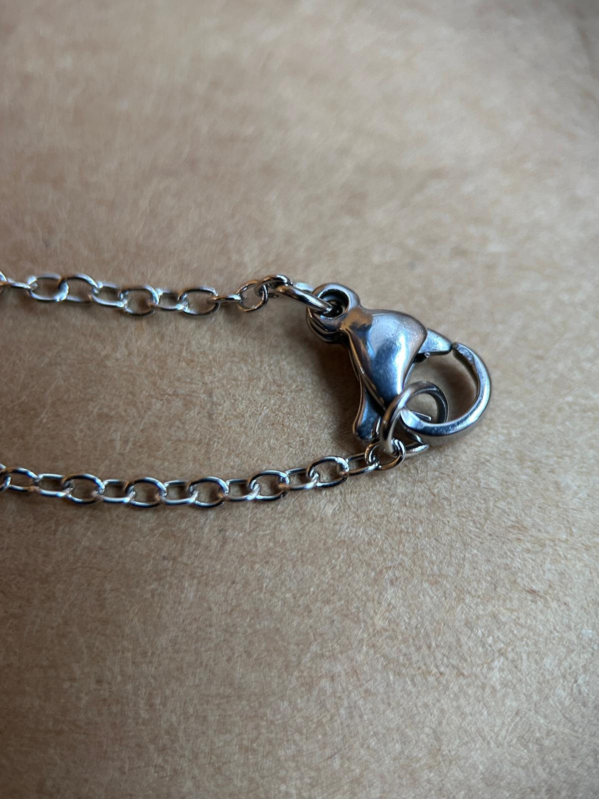 Collier argenté avec pendentif en forme de goutte - fleurs séchées - un cadeau idéal
