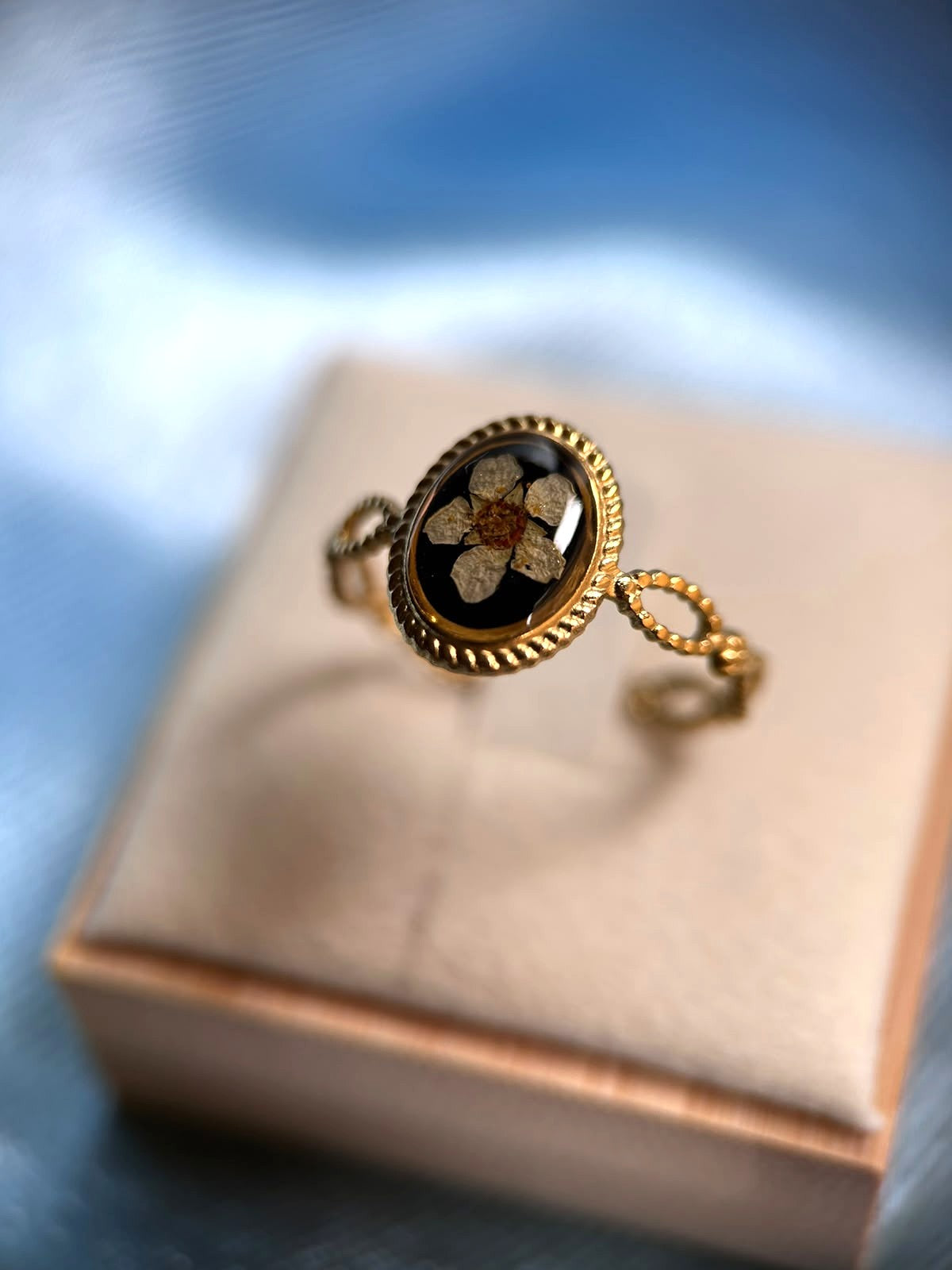 Bague doré ajustable - ovale avec fleurs séchées