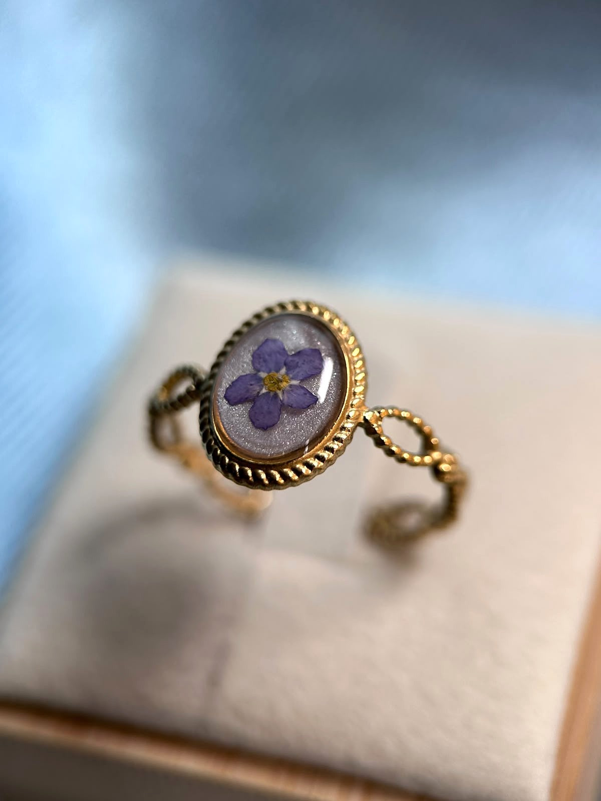 Bague doré ajustable - ovale avec fleurs séchées