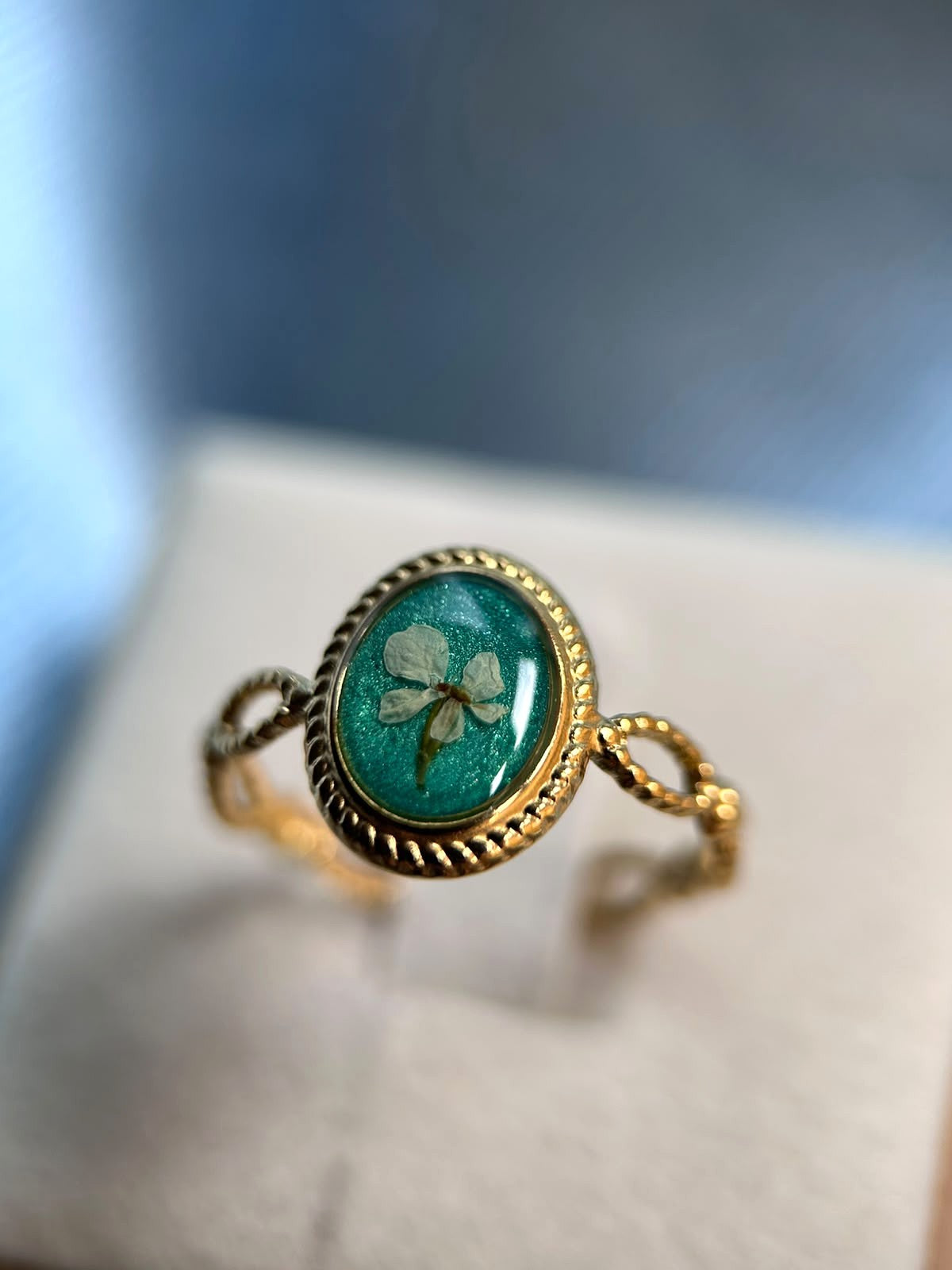 Bague doré ajustable - ovale avec fleurs séchées