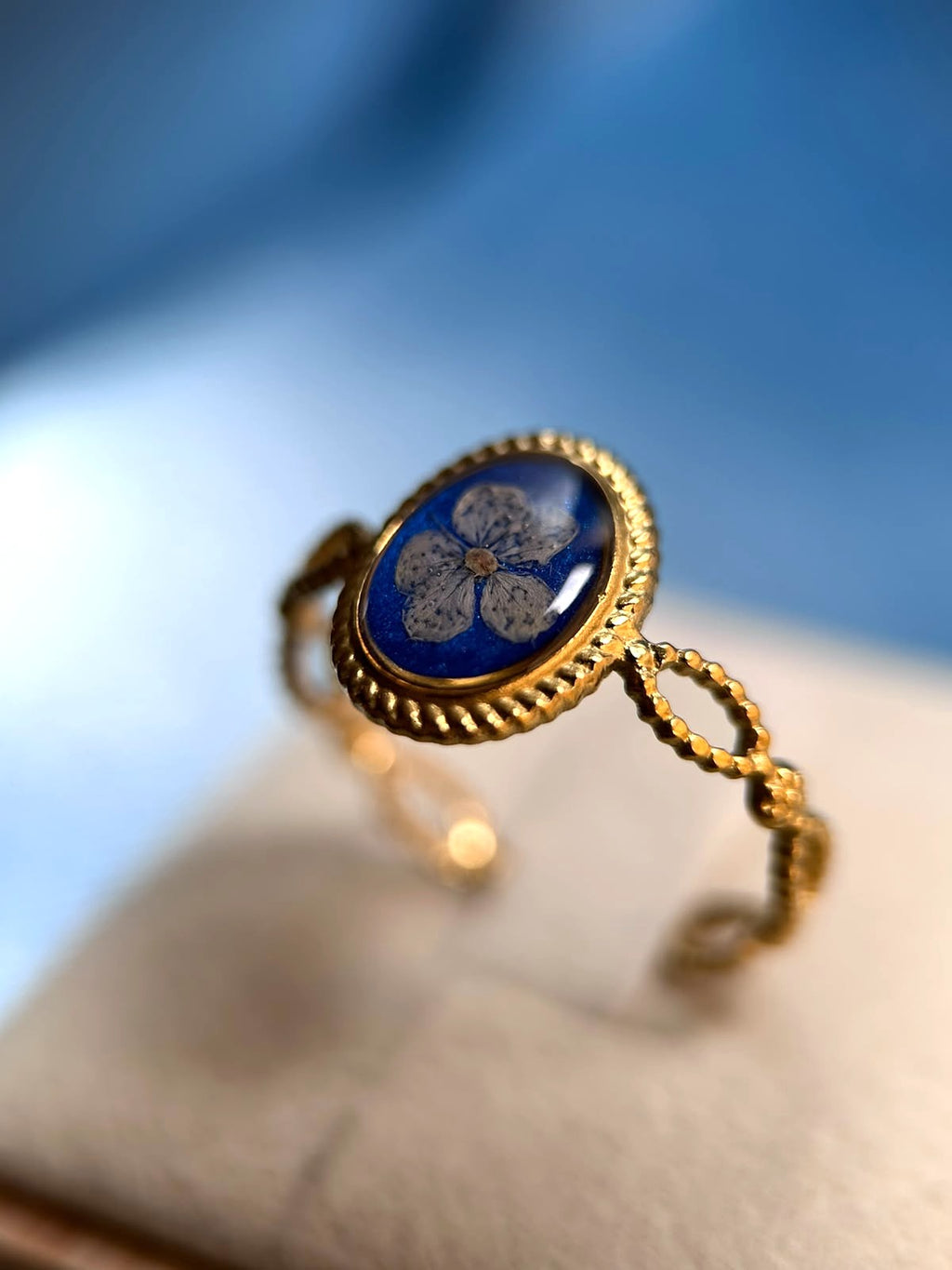 Bague doré ajustable - ovale avec fleurs séchées