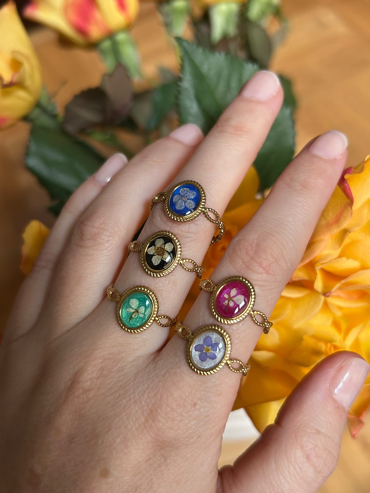 Bague doré ajustable - ovale avec fleurs séchées
