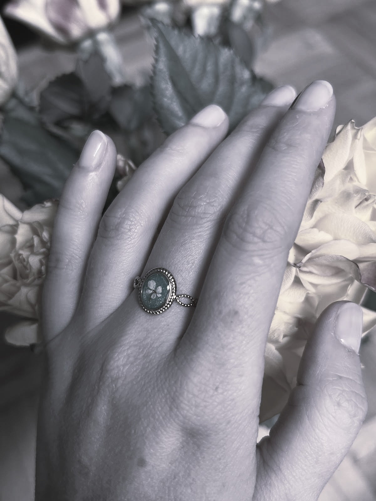 Bague doré ajustable - ovale avec fleurs séchées