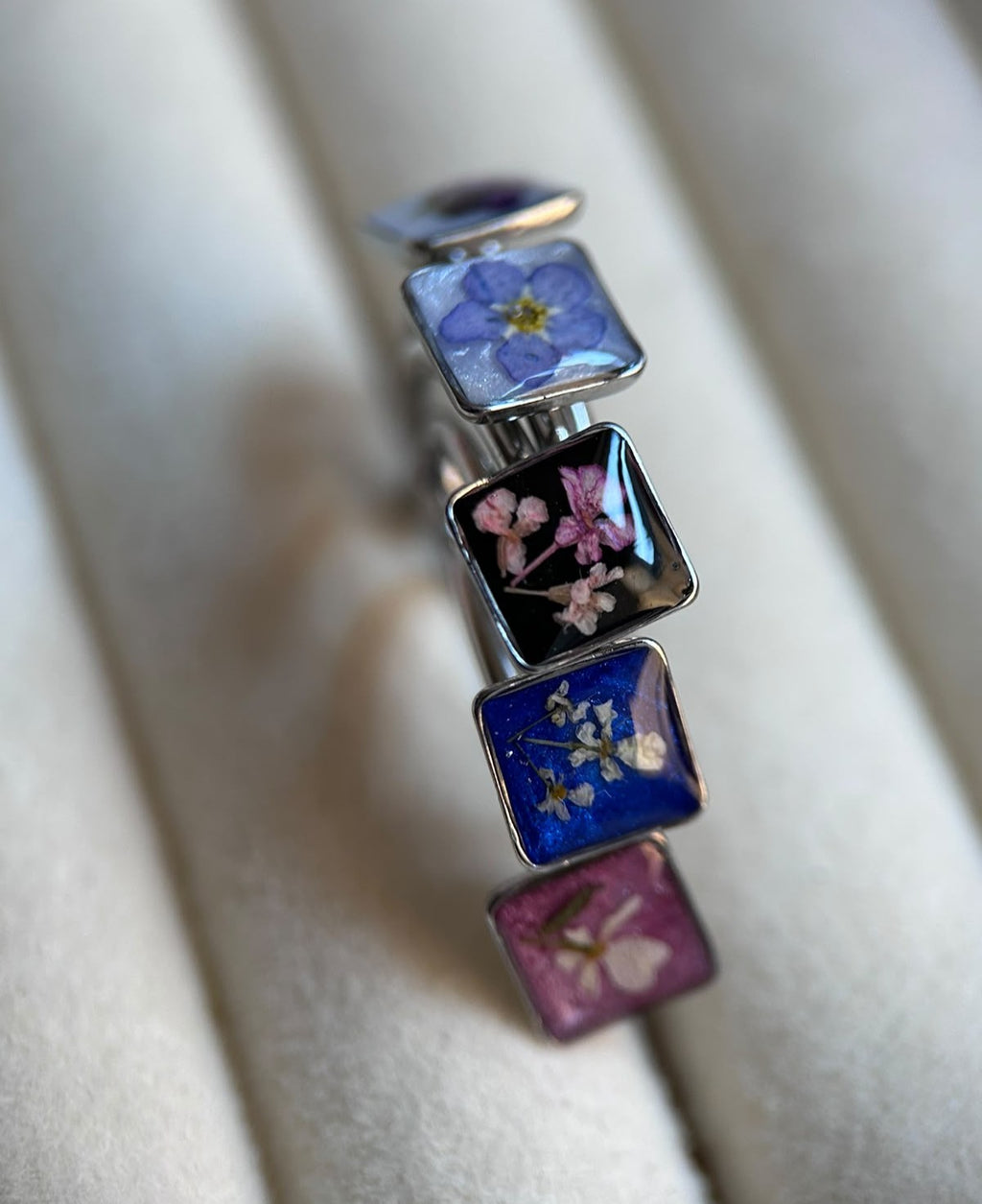 Bague ajustable argenté avec fleurs naturelles séchées - bague carré