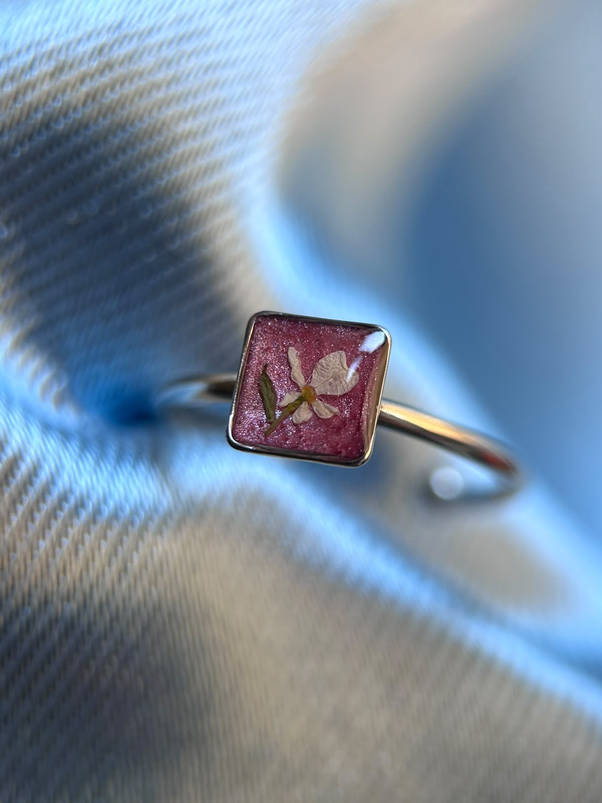 Bague ajustable argenté avec fleurs naturelles séchées - bague carré