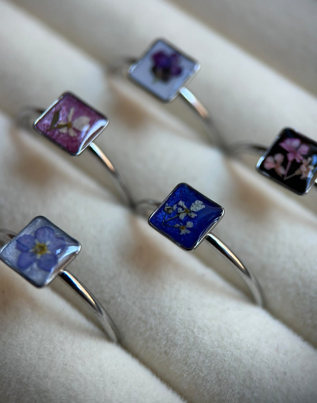 Bague ajustable argenté avec fleurs naturelles séchées - bague carré