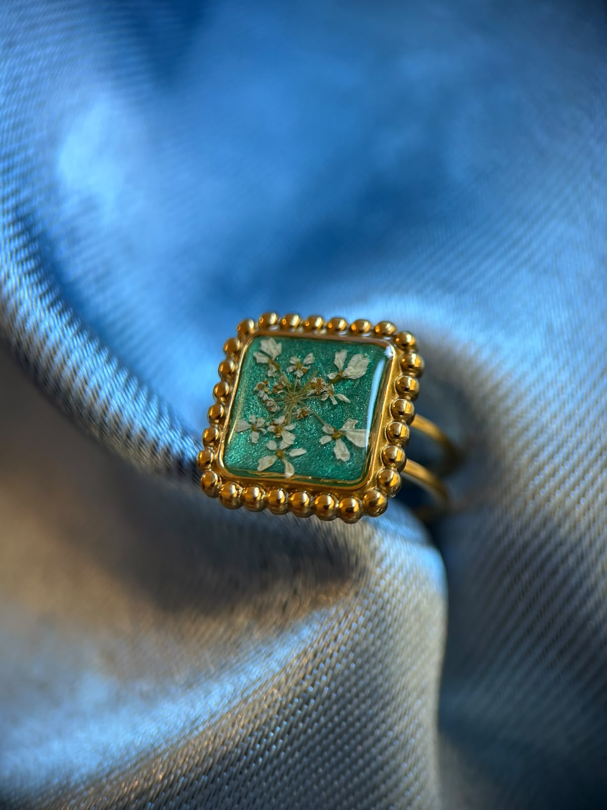 Bague doré ajustable avec fleurs naturelles séchées - bague carré