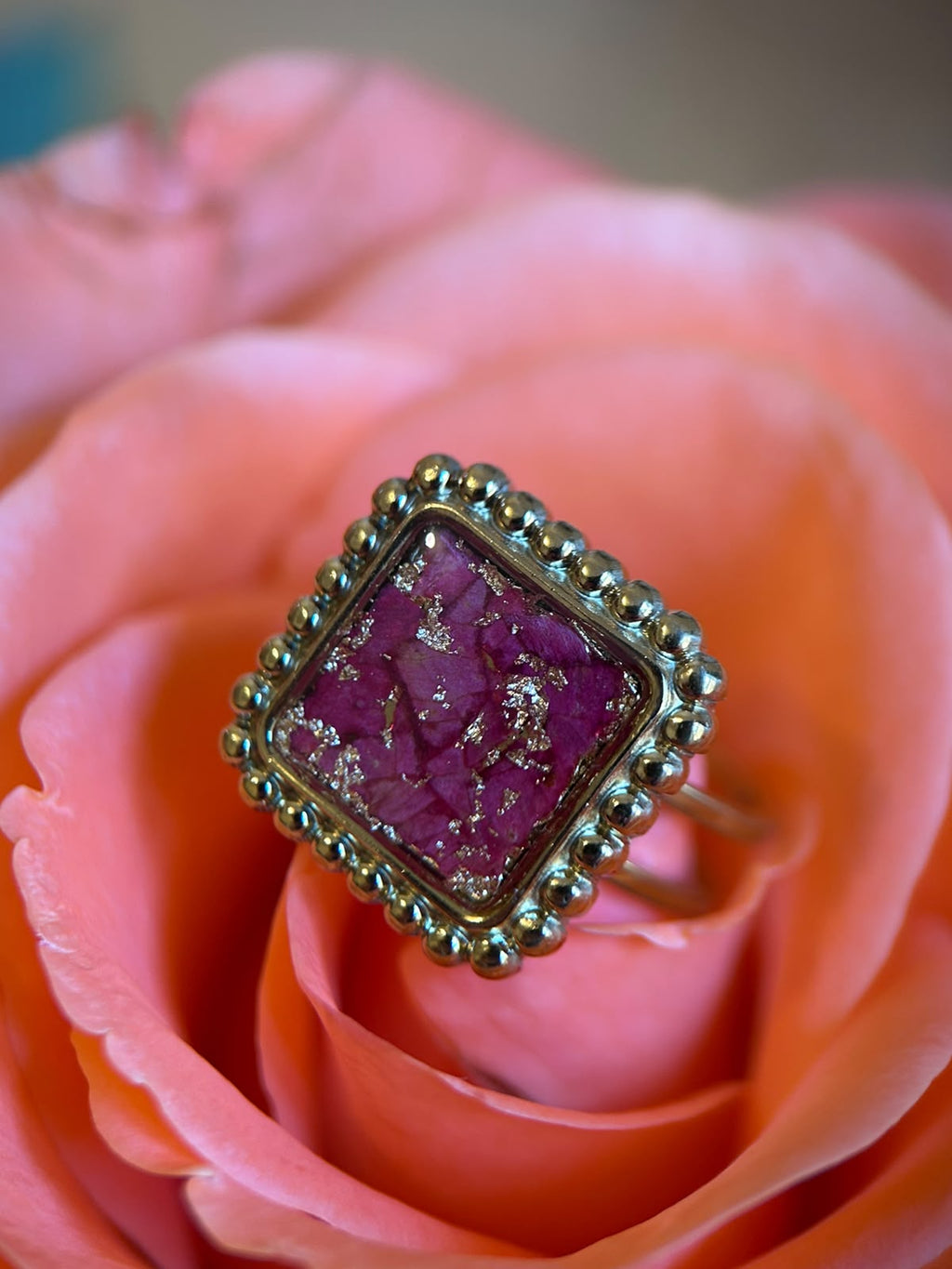 Bague doré ajustable avec fleurs naturelles séchées - bague carré