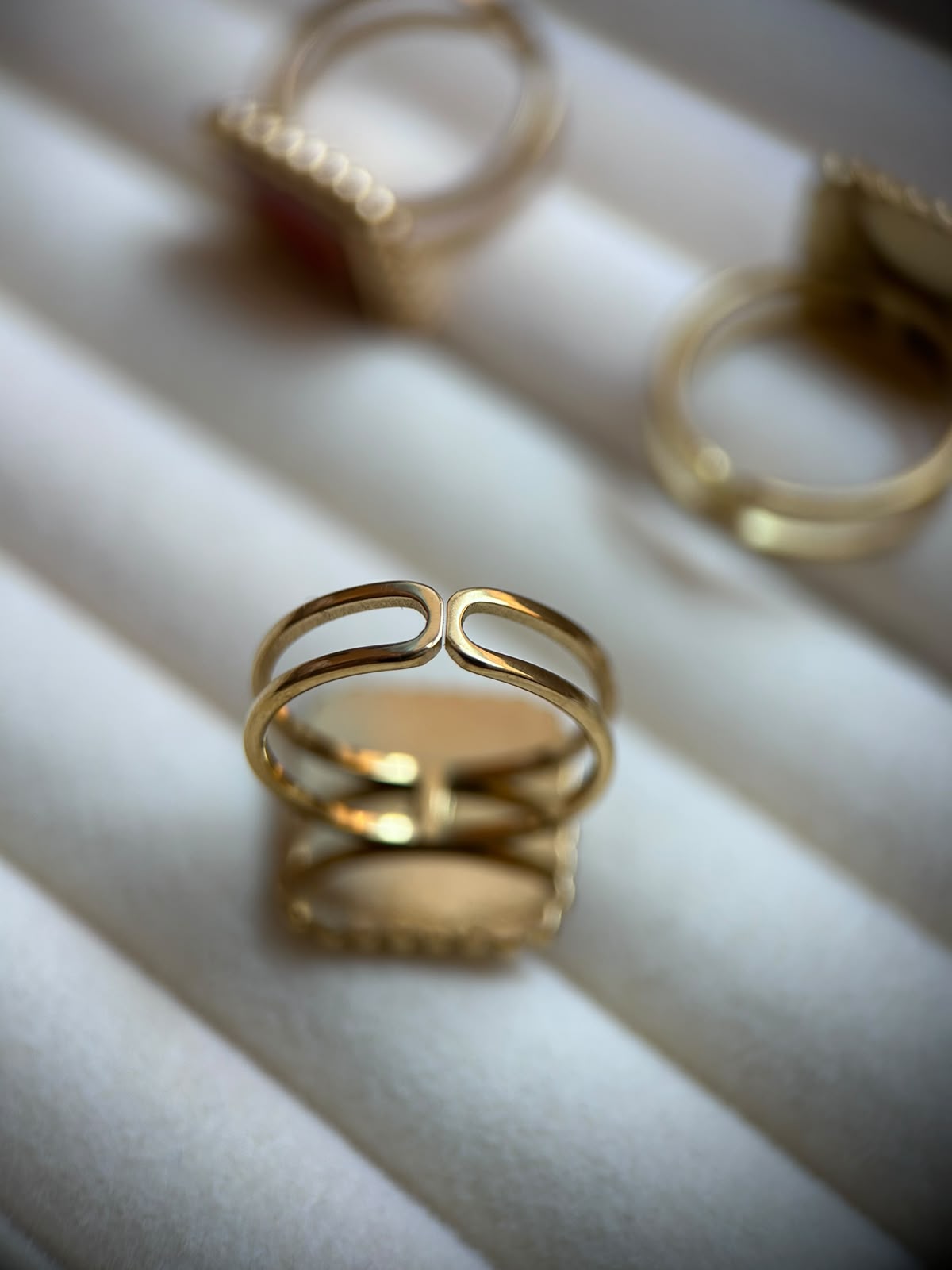 Bague doré ajustable avec fleurs naturelles séchées - bague carré
