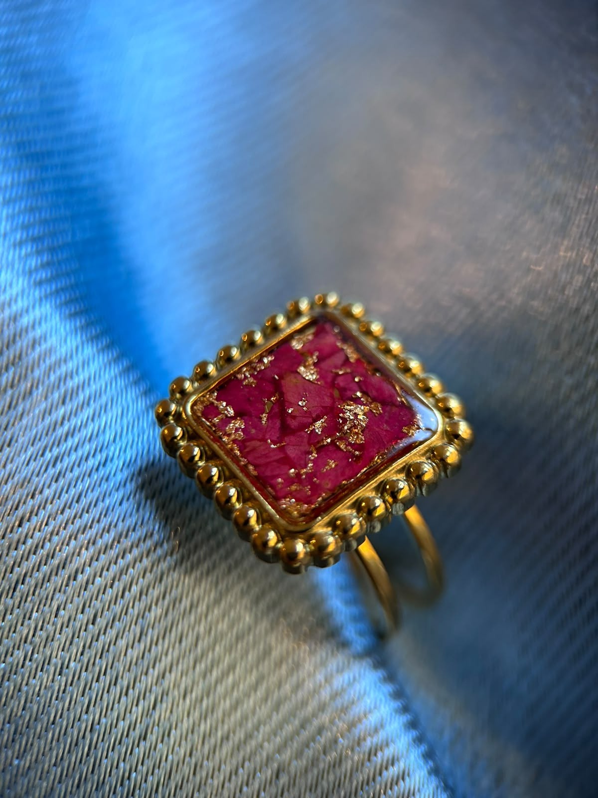 Bague doré ajustable avec fleurs naturelles séchées - bague carré
