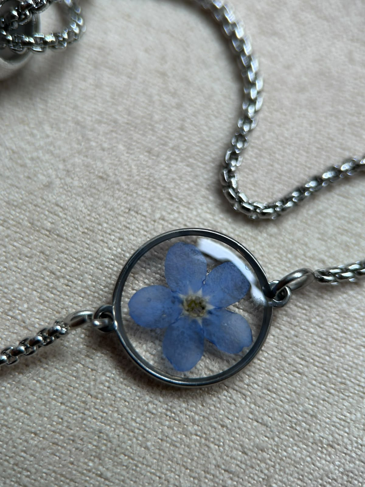 Bracelet argenté ajustable avec fleurs sechées - bijoux femme