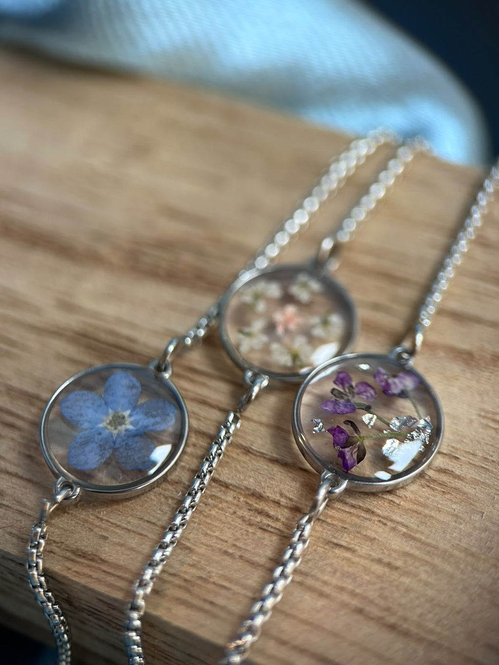 Bracelet argenté ajustable avec fleurs sechées - bijoux femme