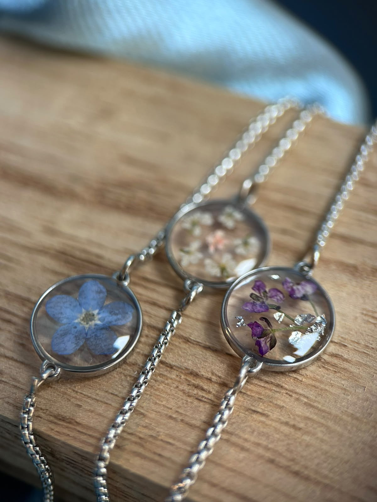 Bracelet argenté ajustable avec fleurs sechées - bijoux femme