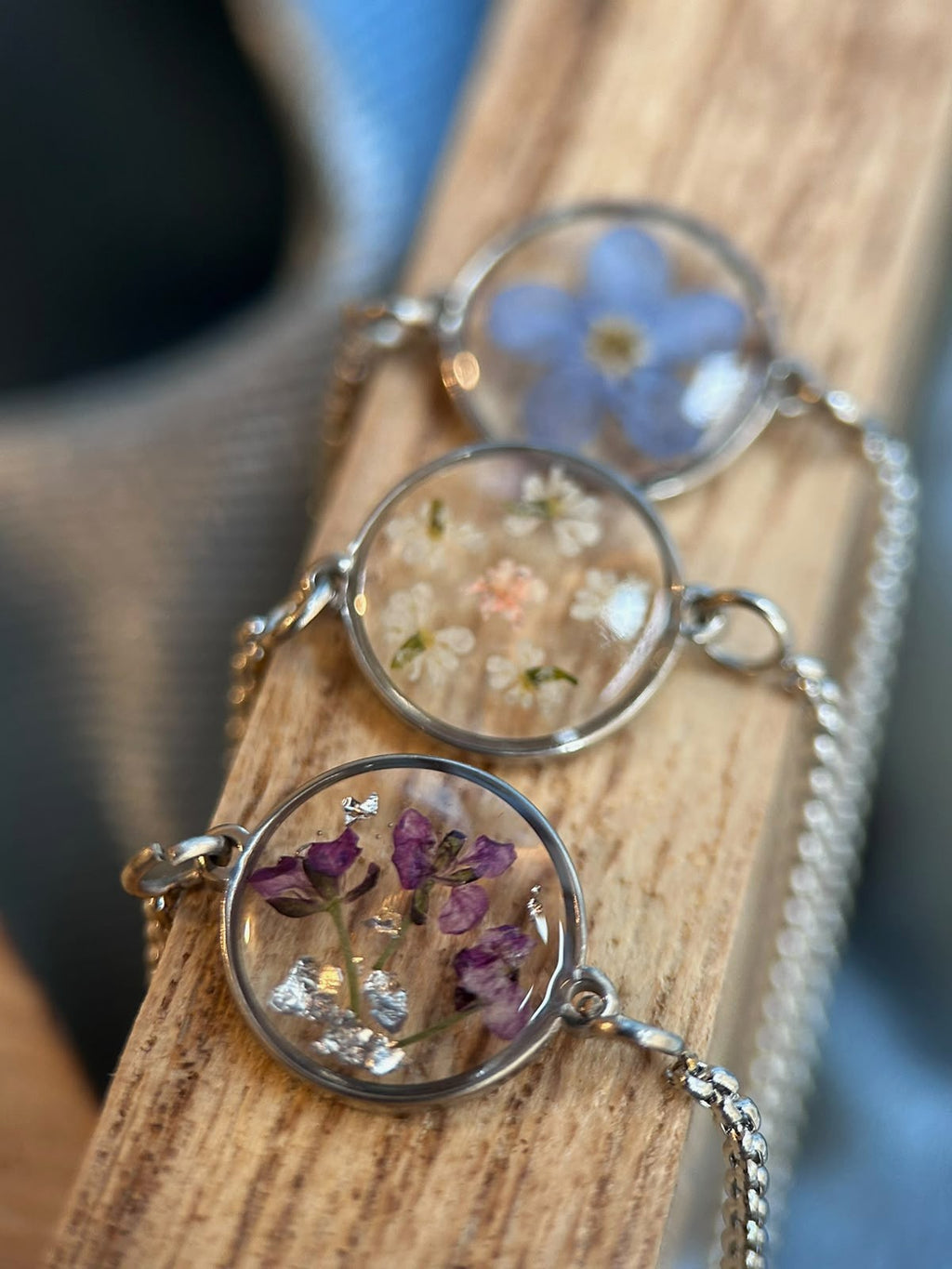 Bracelet argenté ajustable avec fleurs sechées - bijoux femme