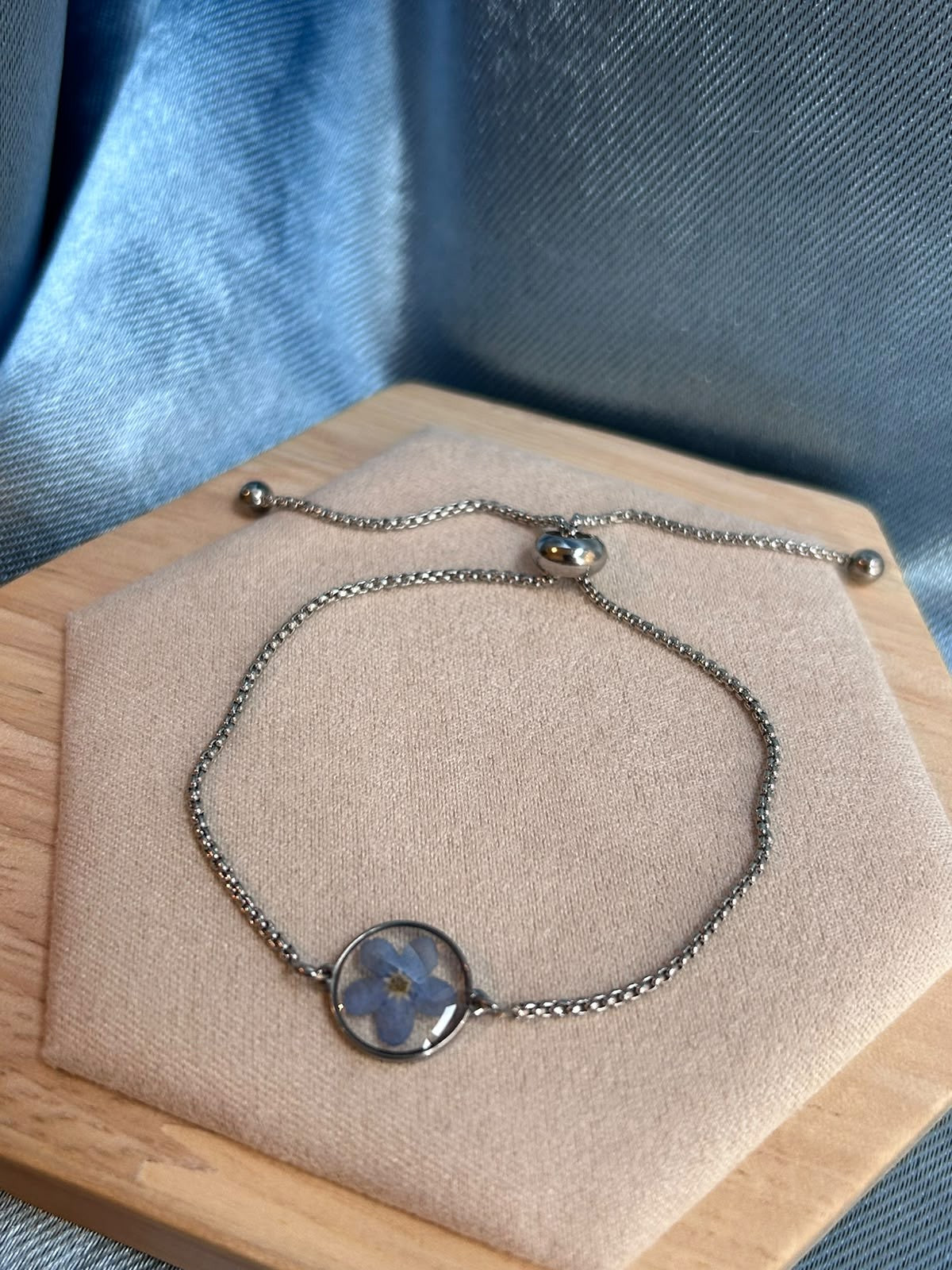 Bracelet argenté ajustable avec fleurs sechées - bijoux femme