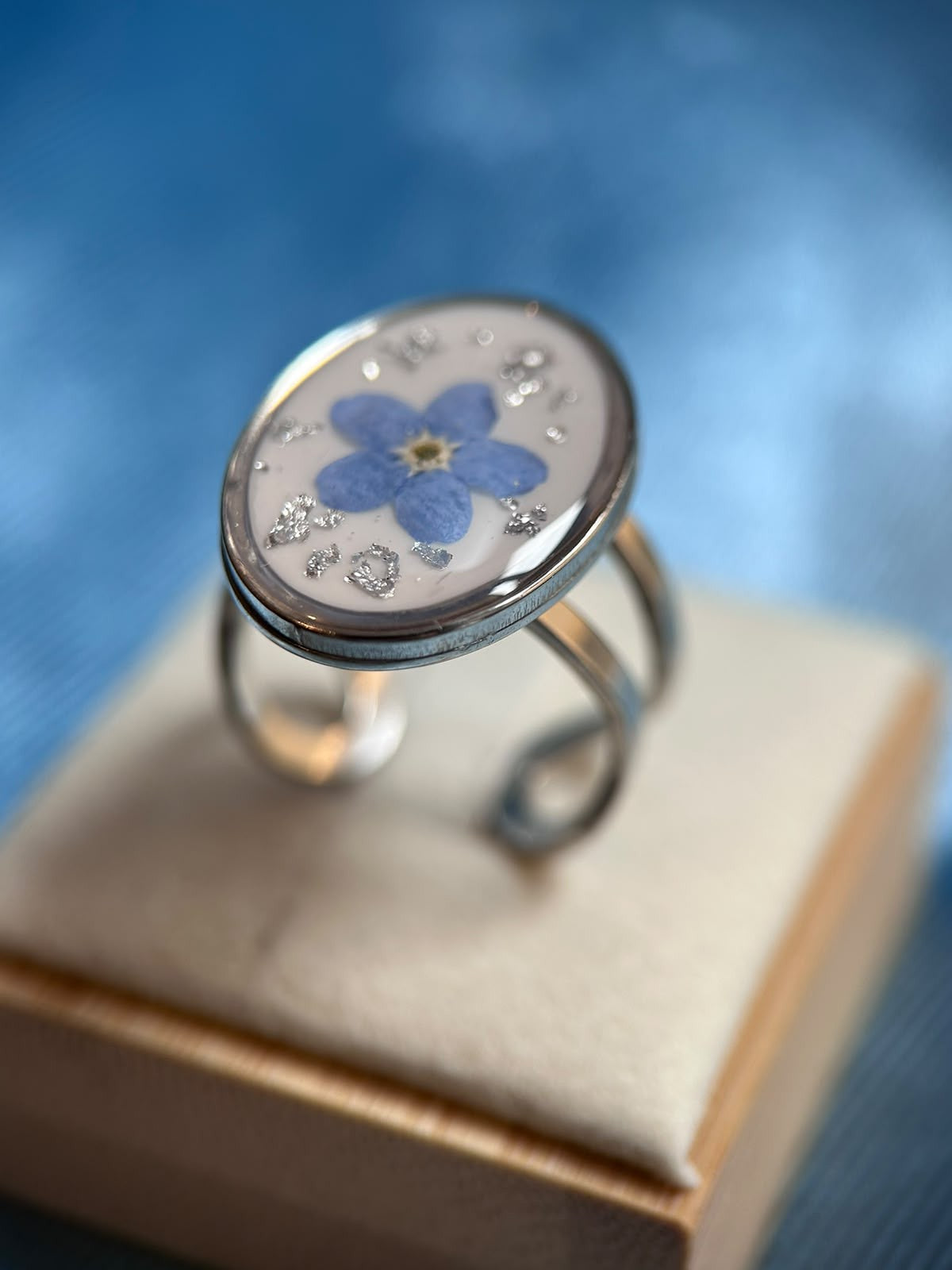 Bague ajustable argenté avec des vraies fleurs séchées
