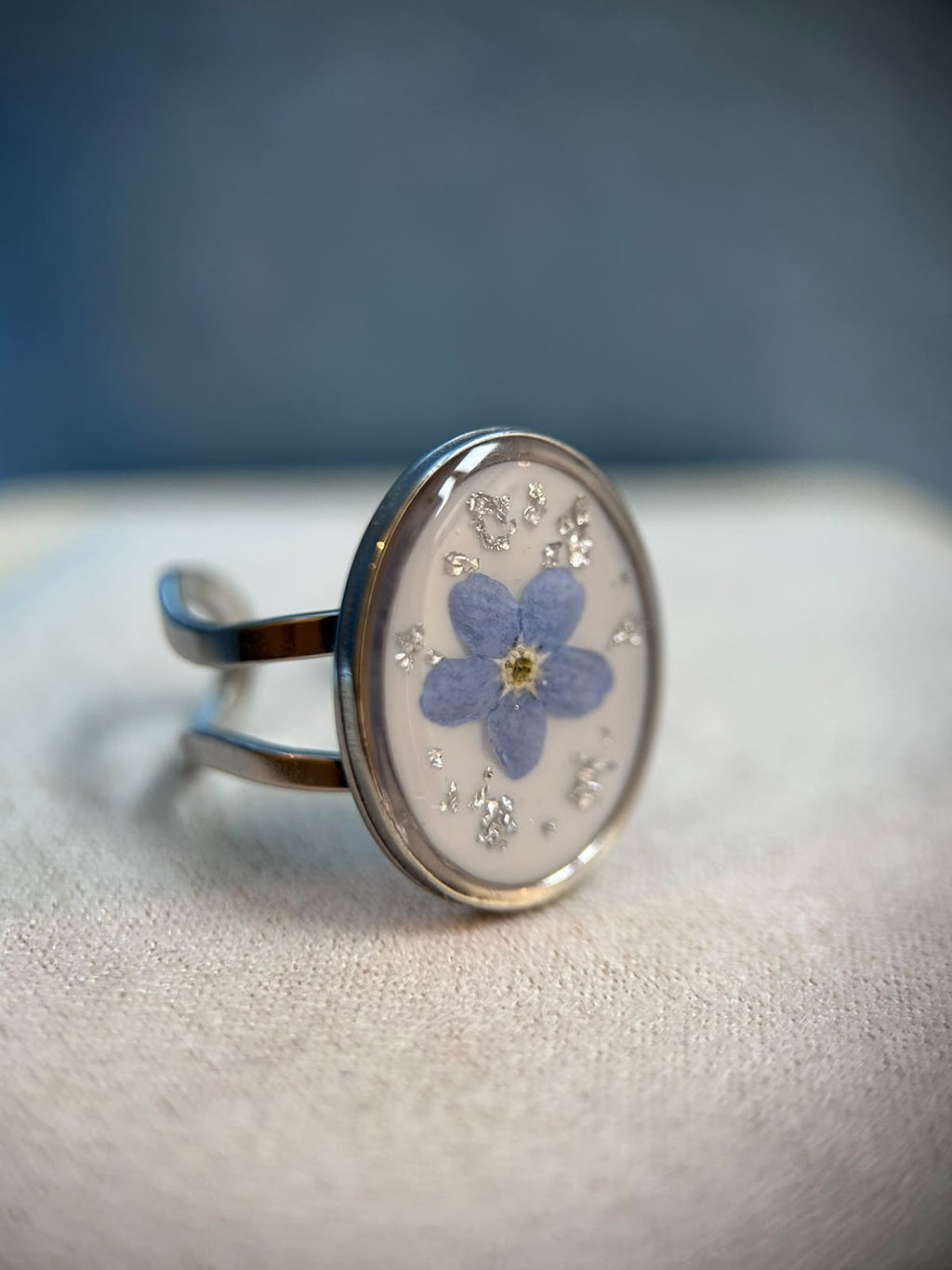 Bague ajustable argenté avec des vraies fleurs séchées