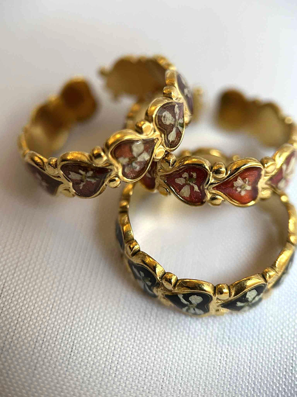 Bague doré ajustable - cœurs avec des fleurs séchées