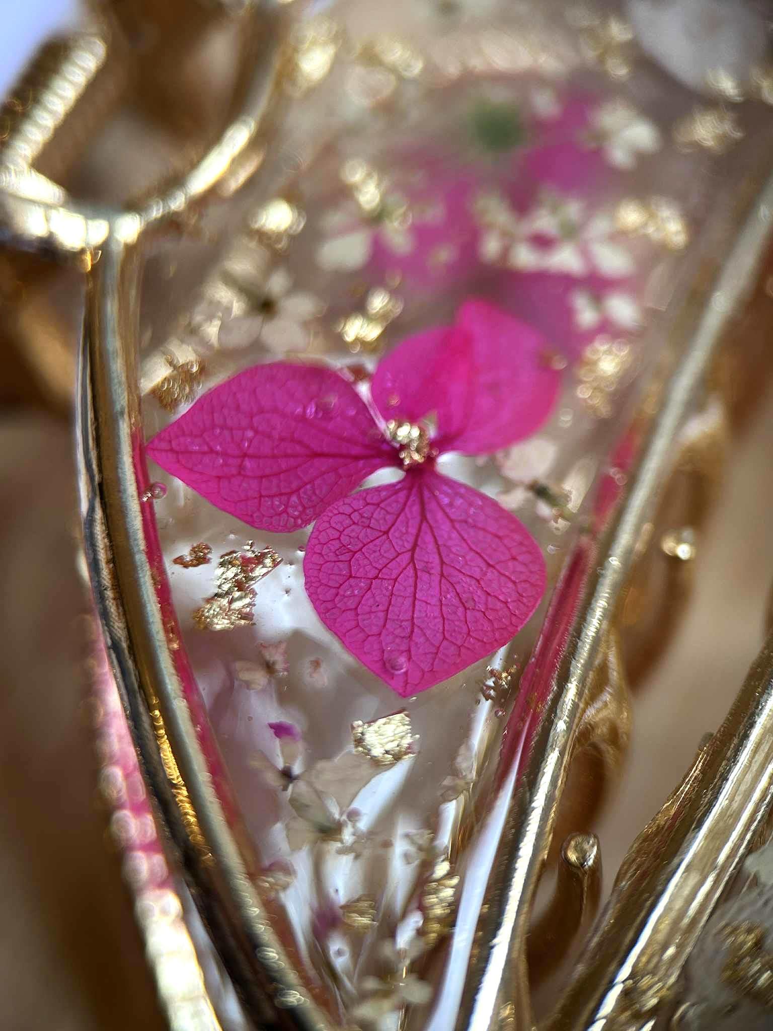 Pince à cheveux doré avec fleurs séchées