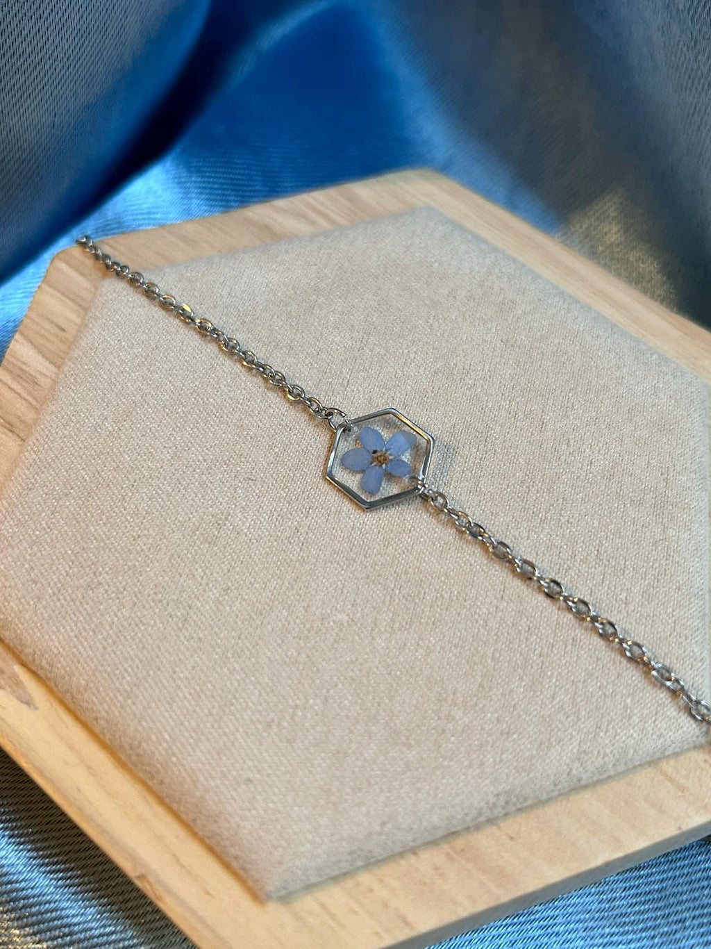 Bracelet reglable argenté avec fleur de myosotis