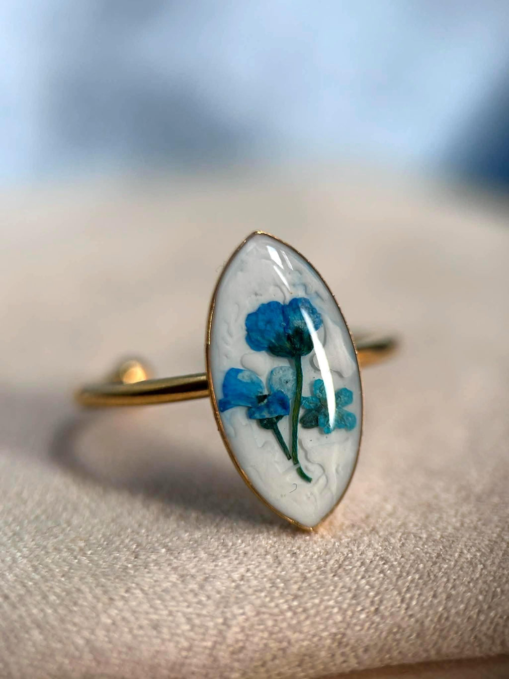 Bague ajustable doré avec fleurs séchées