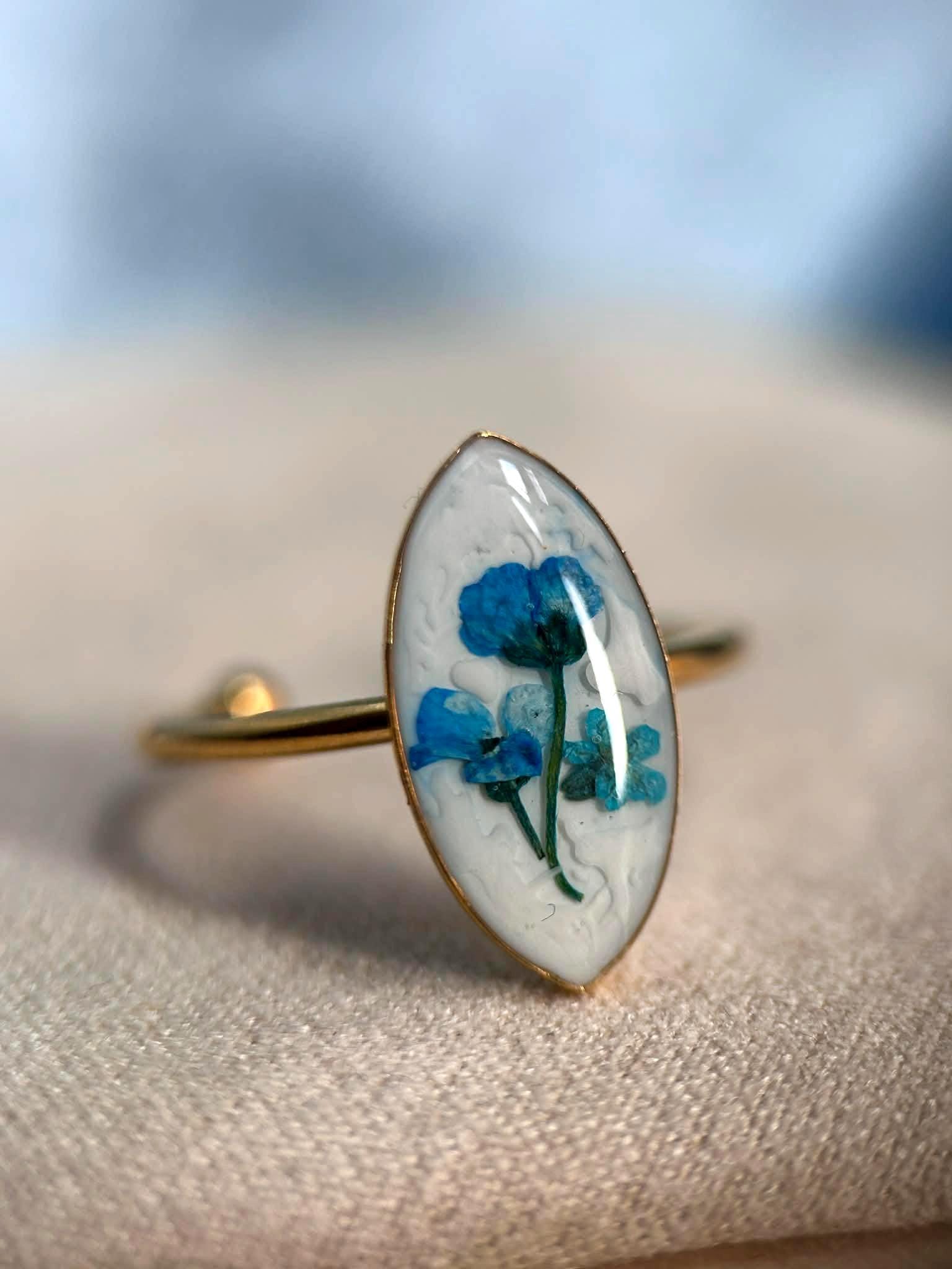 Bague ajustable doré avec fleurs séchées